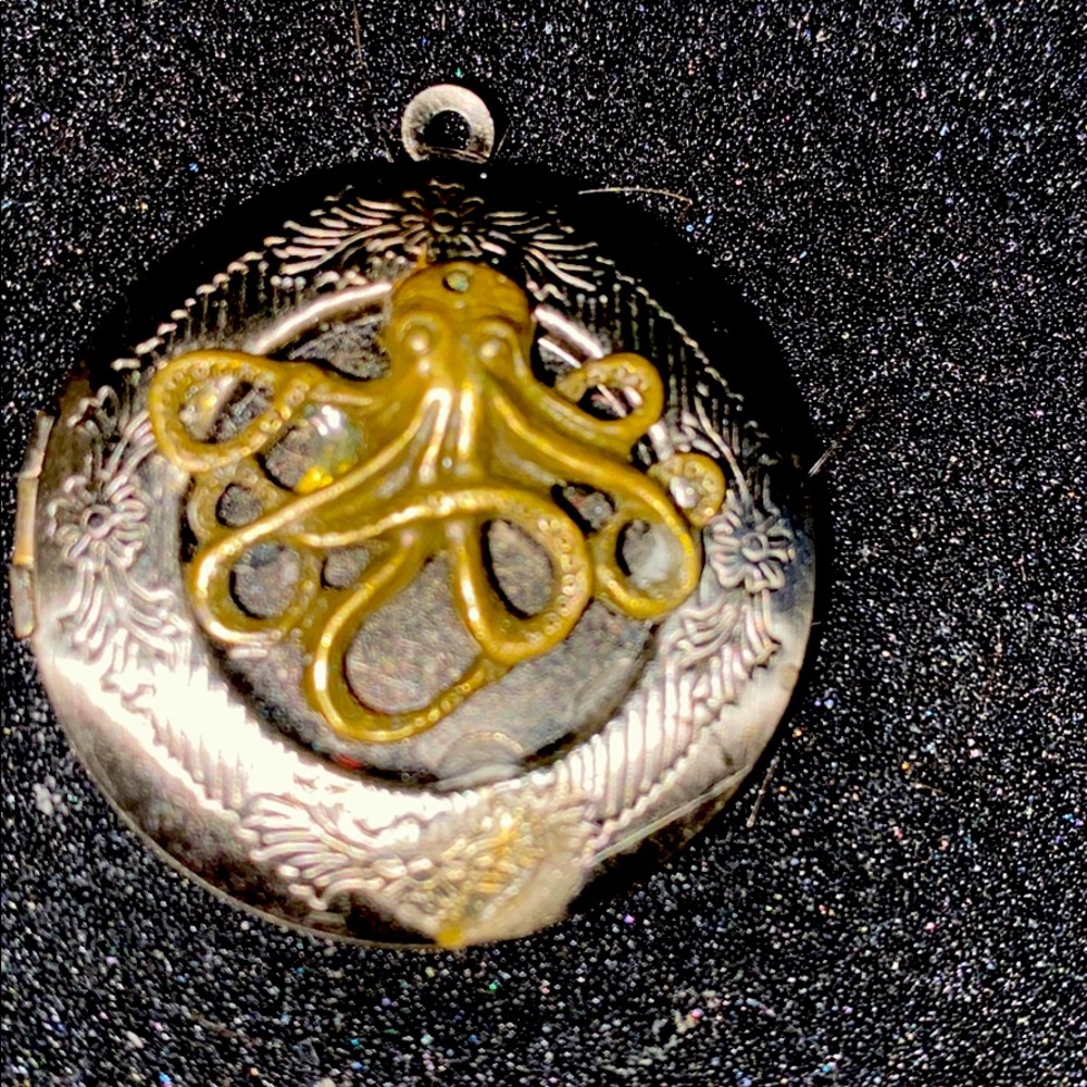 Octopus pendant